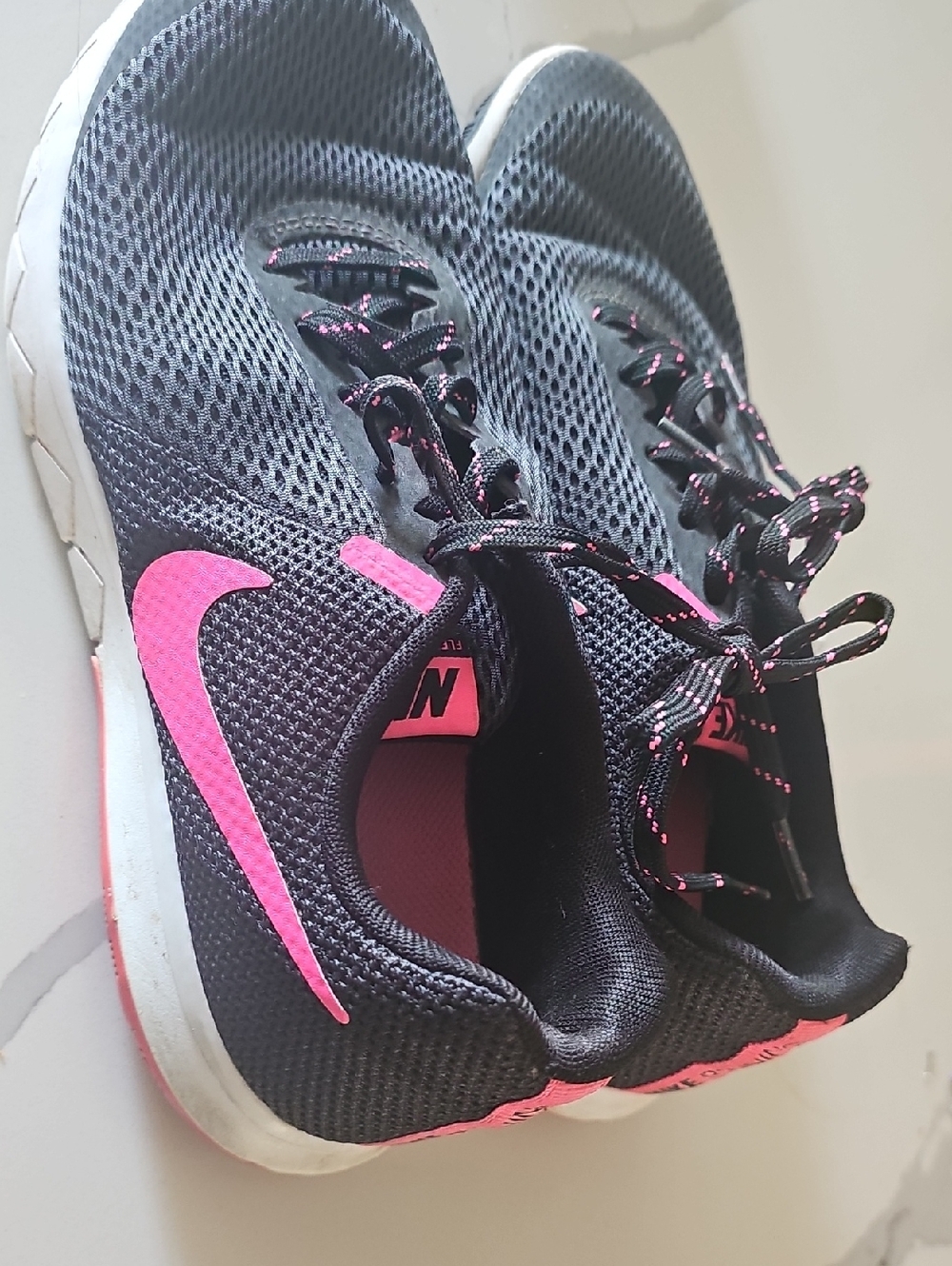 Nike Women’s Black Sneakers with Pink Swoosh